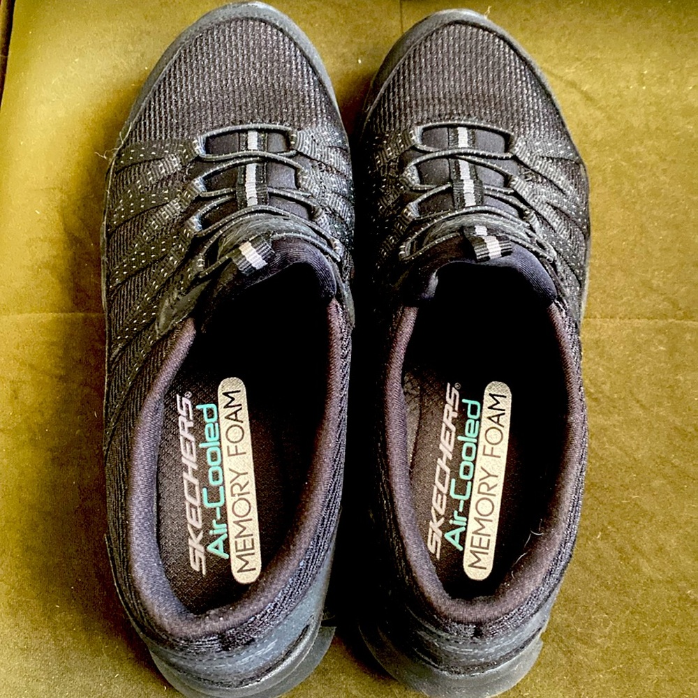 Black Air-Cooked Memory Foam Sketches Size 6
